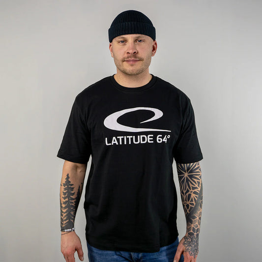 Latitude 64 Logo Tee - Svart